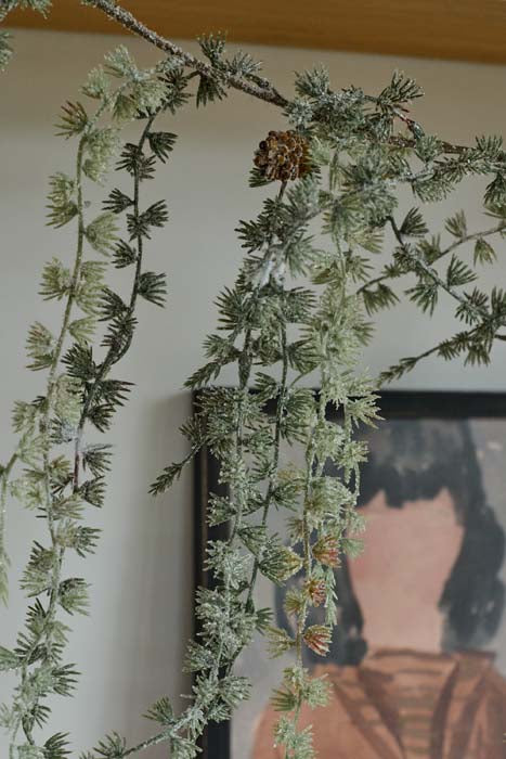 ARTIFICIAL SNOWY PINECONE GARLAND